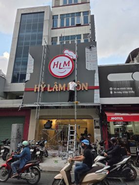 Thi công bảng hiệu Hỷ Lâm Môn Hoàng Văn Thụ