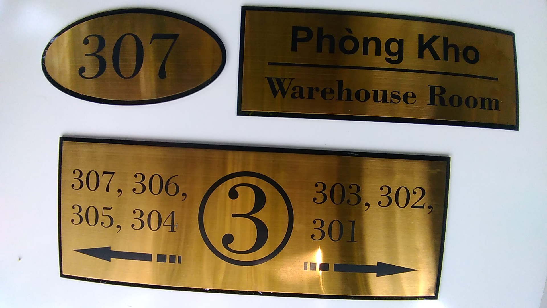 Thi Công Bảng Hiệu Inox Ăn Mòn