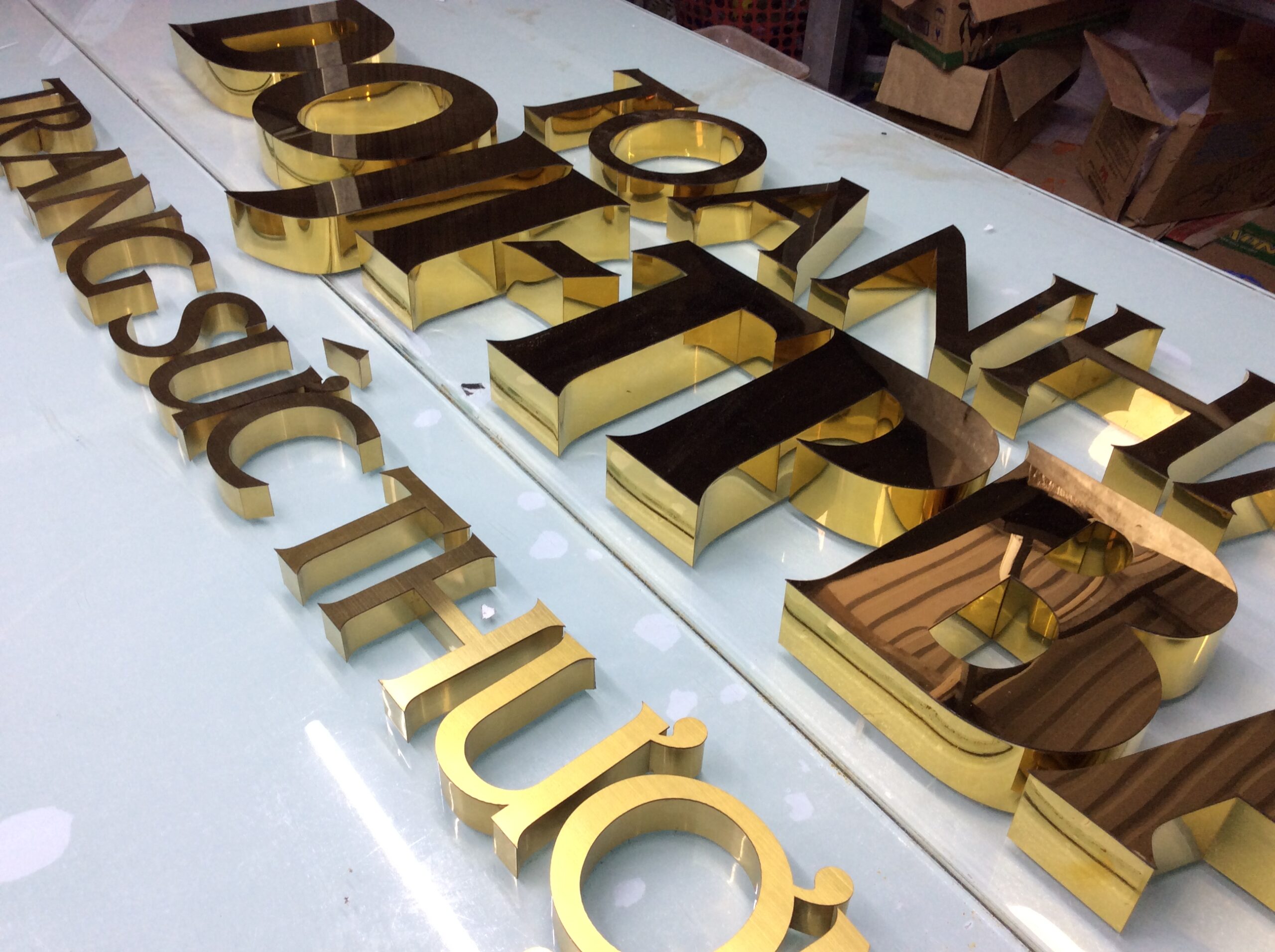 Thi Công Chữ Quảng Cáo Inox