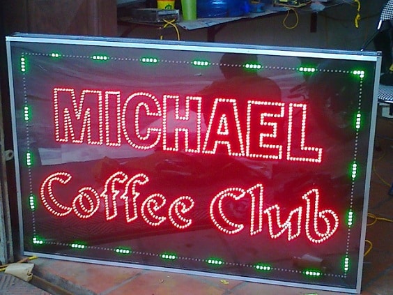 Thi Công Bảng Hiệu Quảng Cáo LED Ruồi Chuyên Nghiệp