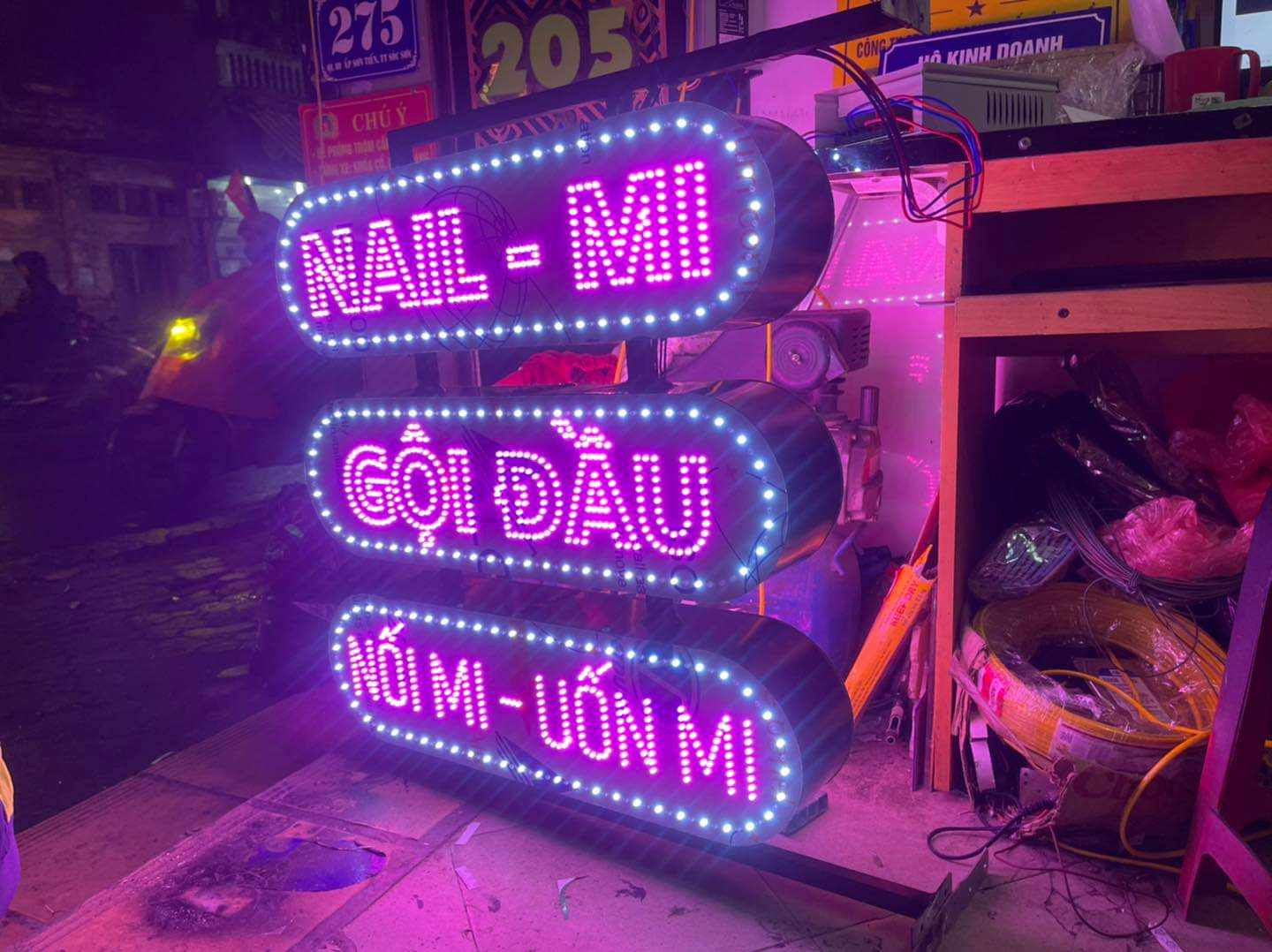 Thiết Kế Bảng Hiệu Quảng Cáo LED Ruồi Đẹp