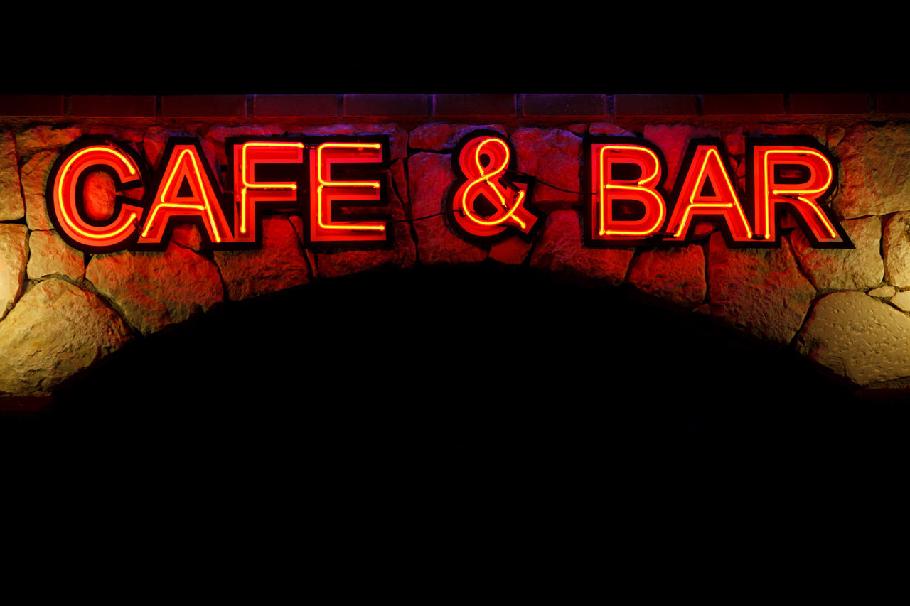 Thi Công Bảng Đèn LED Quán Cafe Đẹp