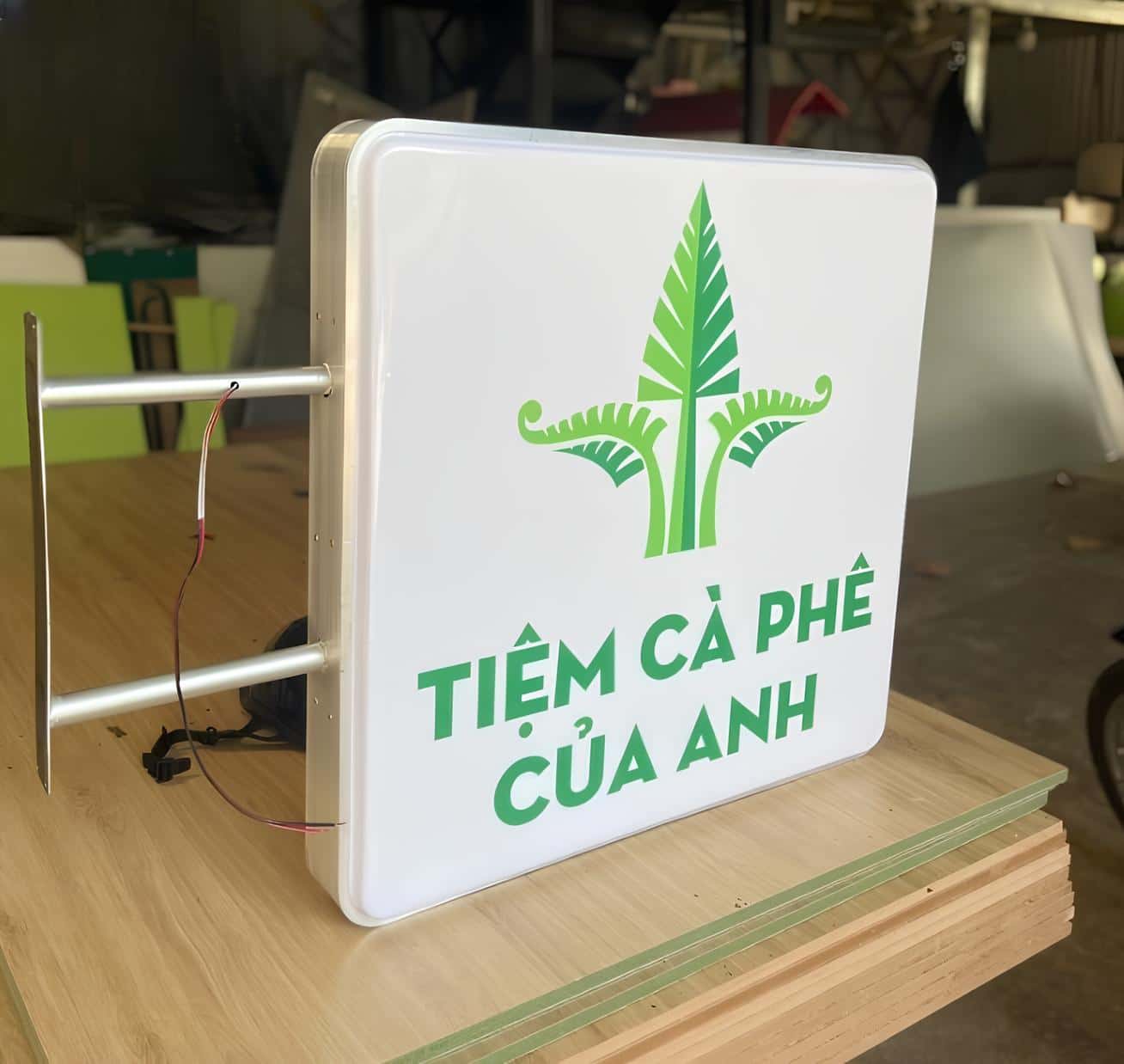 Thi Công Hộp Đèn Cafe Đẹp