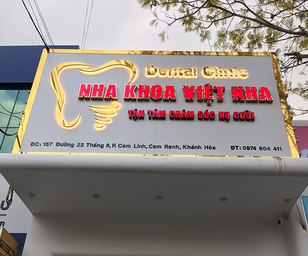 Mẫu Bảng Hiệu Phòng Khám Nha Khoa Đẹp Năm 2026 Hiện Đại
