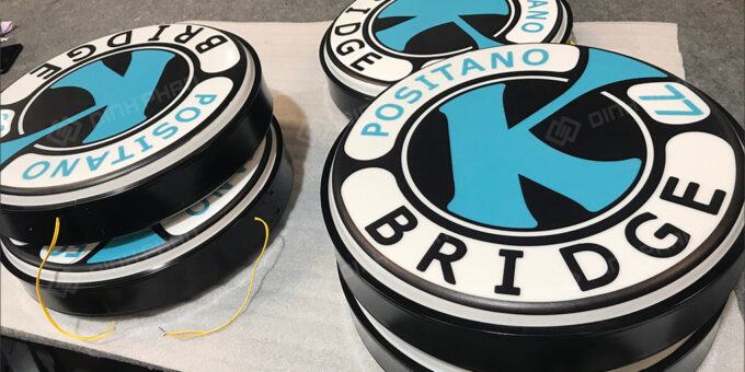 Mẫu Bảng Hiệu Mica Hút Nổi Đẹp Năm 2026