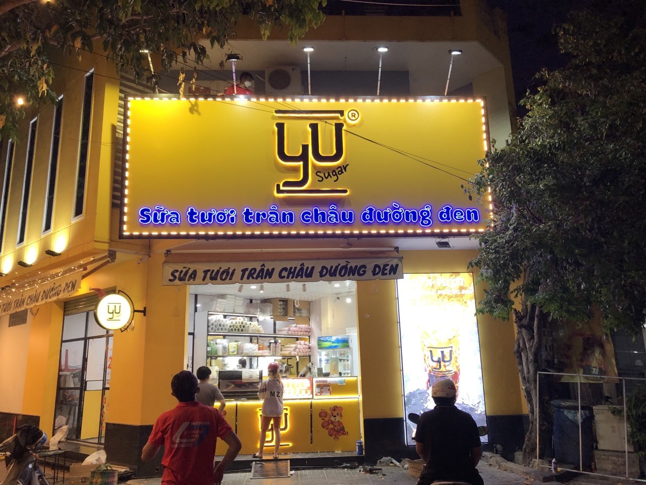 Thi Công Bảng Hiệu Trà Sữa Đẹp