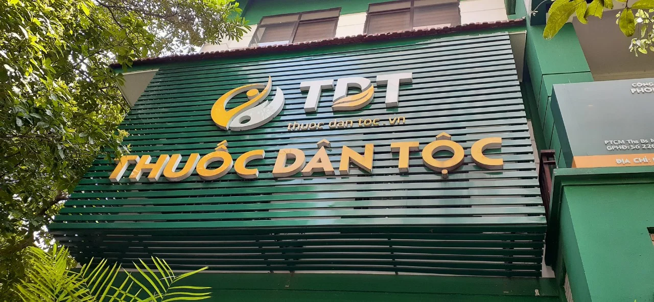 Bảng hiệu lam tôn