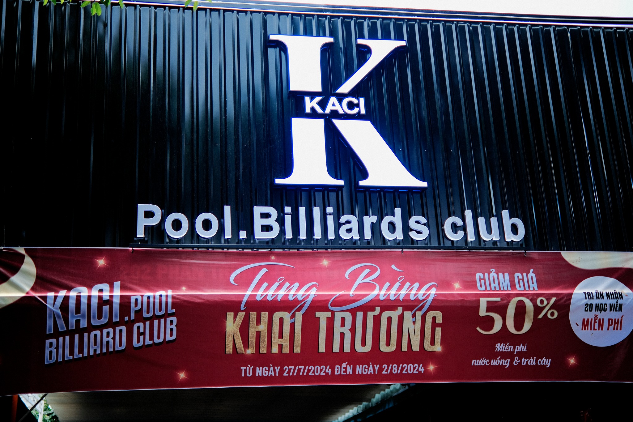 Bảng hiệu tôn sóng