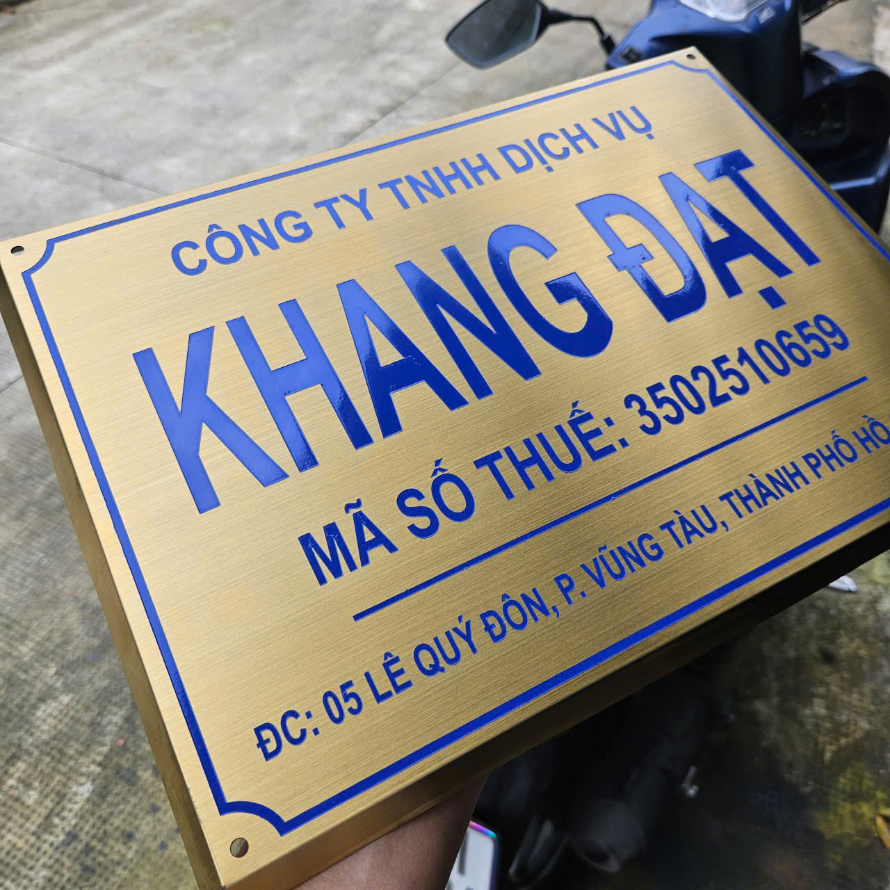 Bảng Hiệu Inox Vàng Đẹp