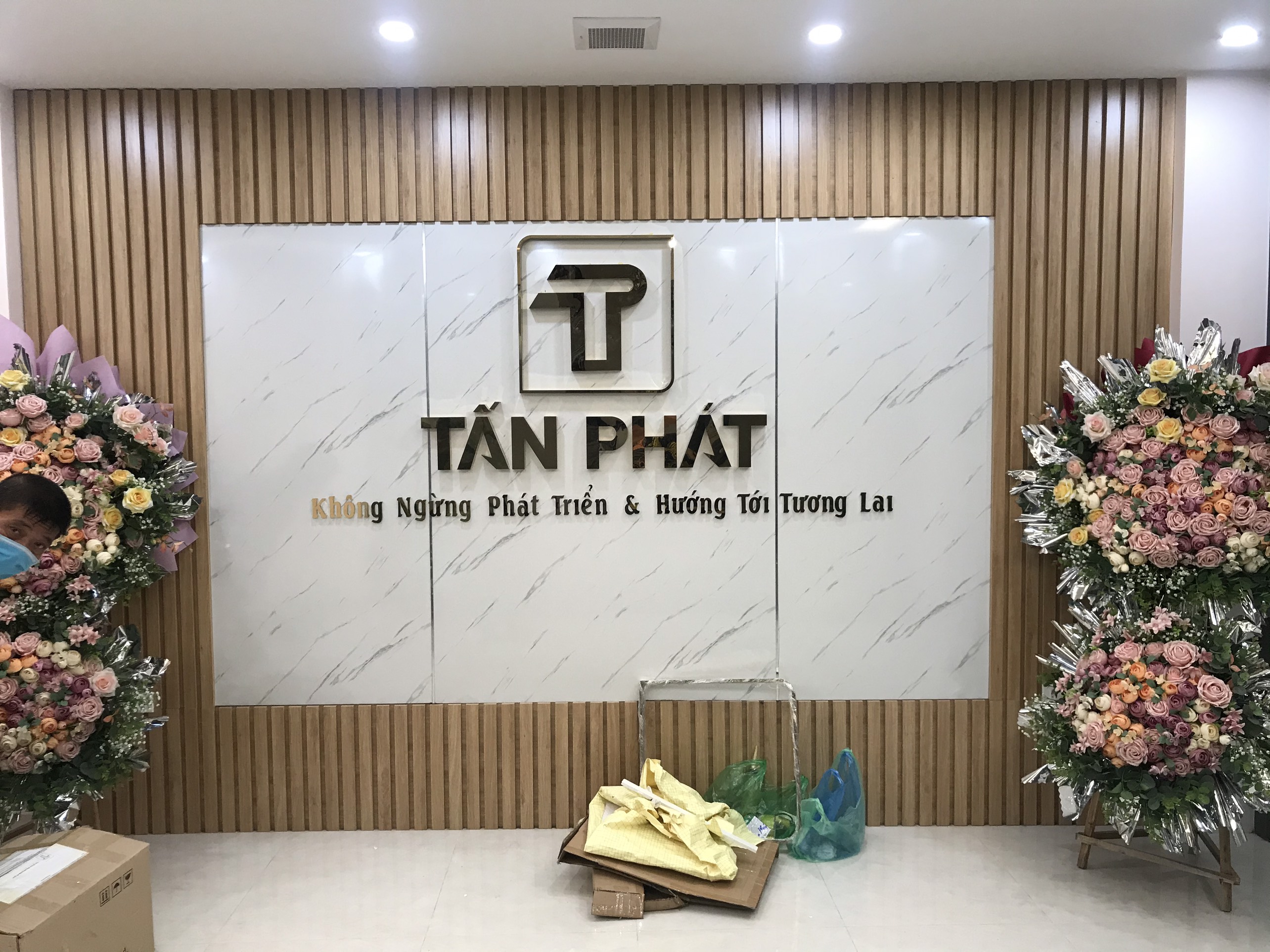 Thi Công Bảng Hiệu Logo Mica Đẹp