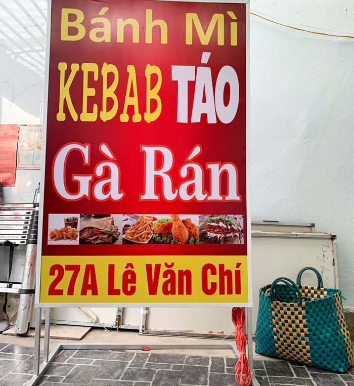 Biển quảng cáo để đường