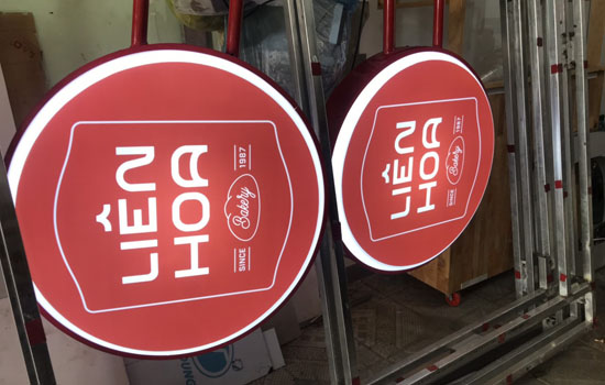 Hộp đèn hút nổi mica