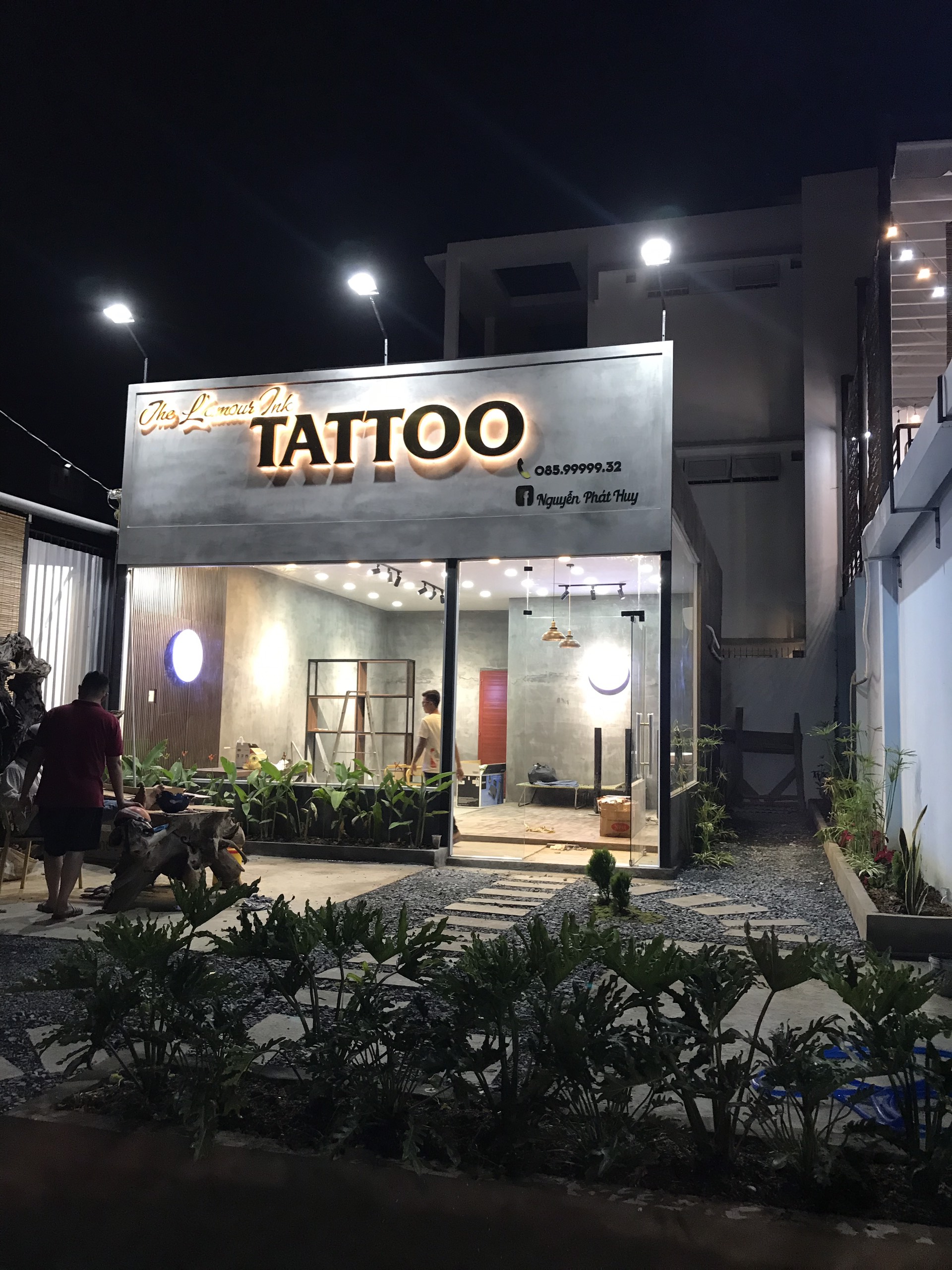 Bảng hiệu chữ nổi có đèn