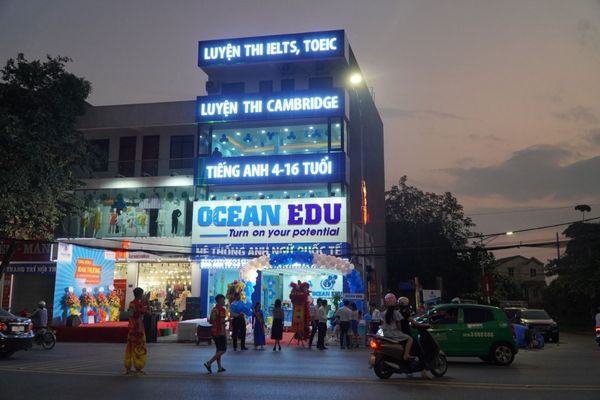 Biển hiệu trung tâm tiếng Anh