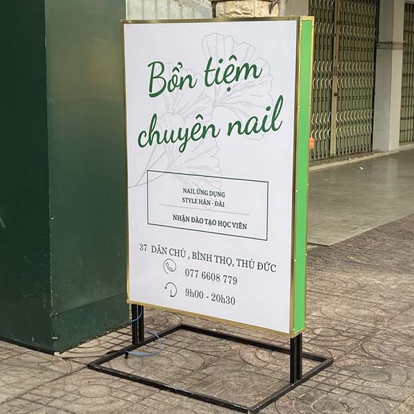 Bảng hiệu đứng 2 mặt